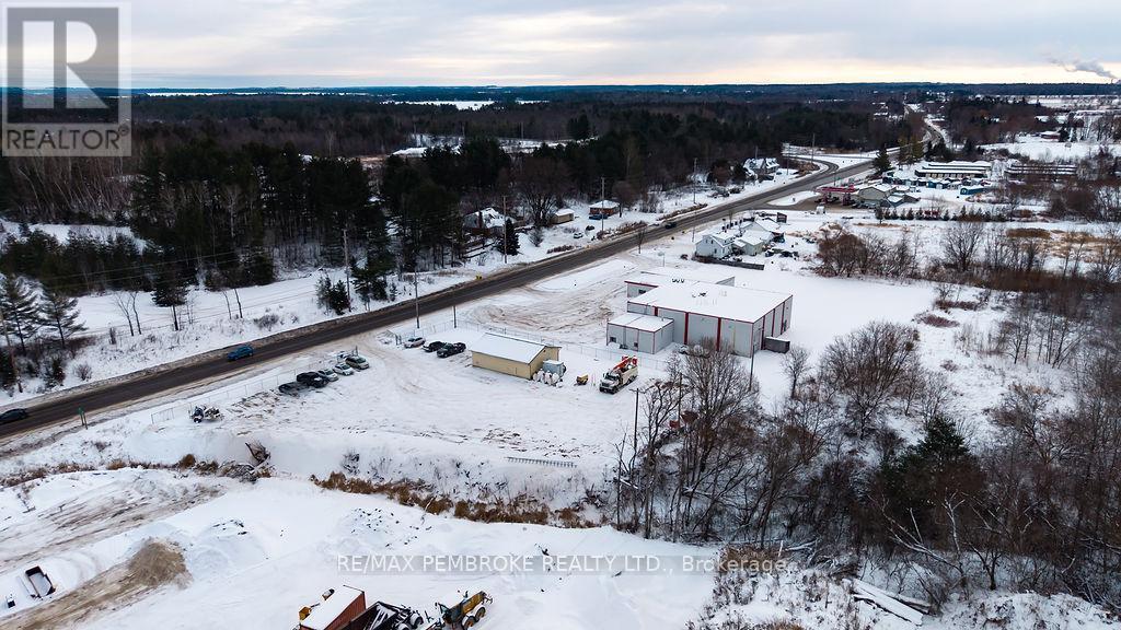 1366 Pembroke Street E, Laurentian Valley, ON