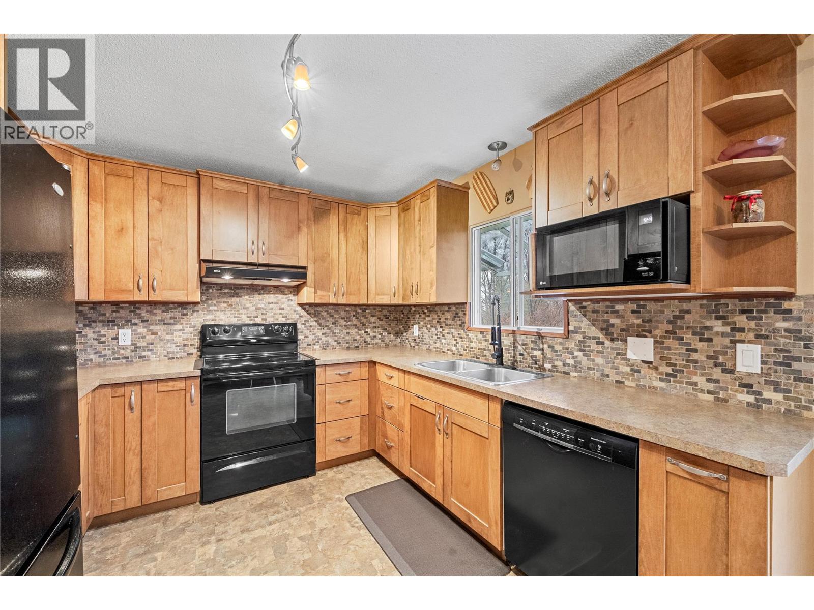 2150 1 Avenue Ne, Salmon Arm, BC - Indoor Photo Showing Kitchen With Double Sink