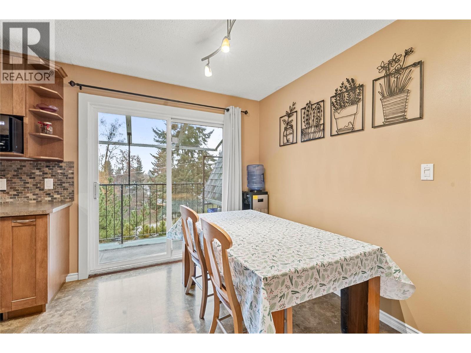 2150 1 Avenue Ne, Salmon Arm, BC - Indoor