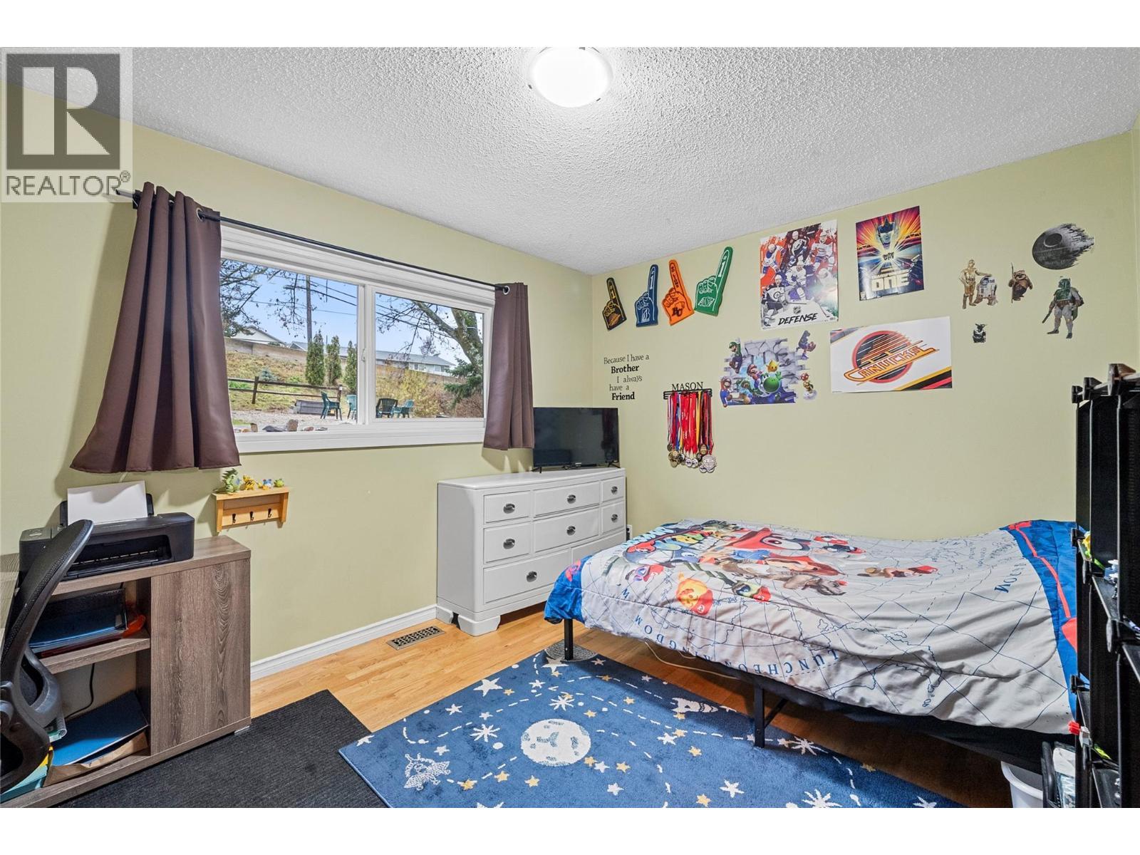 2150 1 Avenue Ne, Salmon Arm, BC - Indoor Photo Showing Bedroom