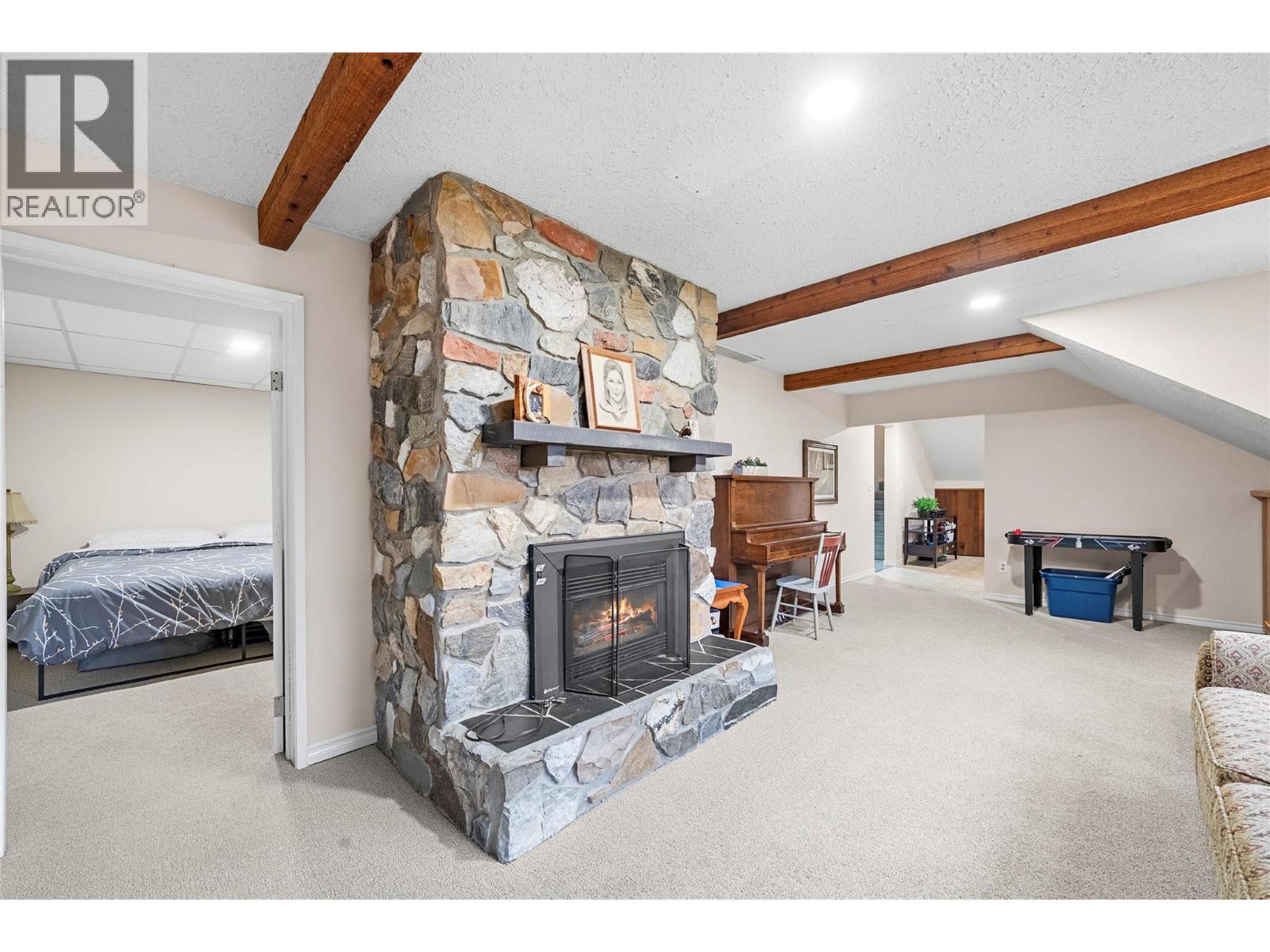 2150 1 Avenue Ne, Salmon Arm, BC - Indoor With Fireplace