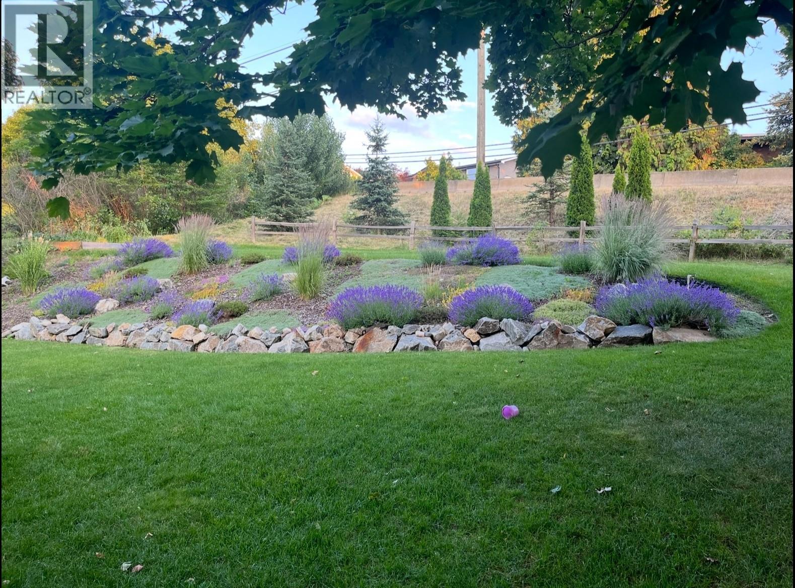 2150 1 Avenue Ne, Salmon Arm, BC - Outdoor