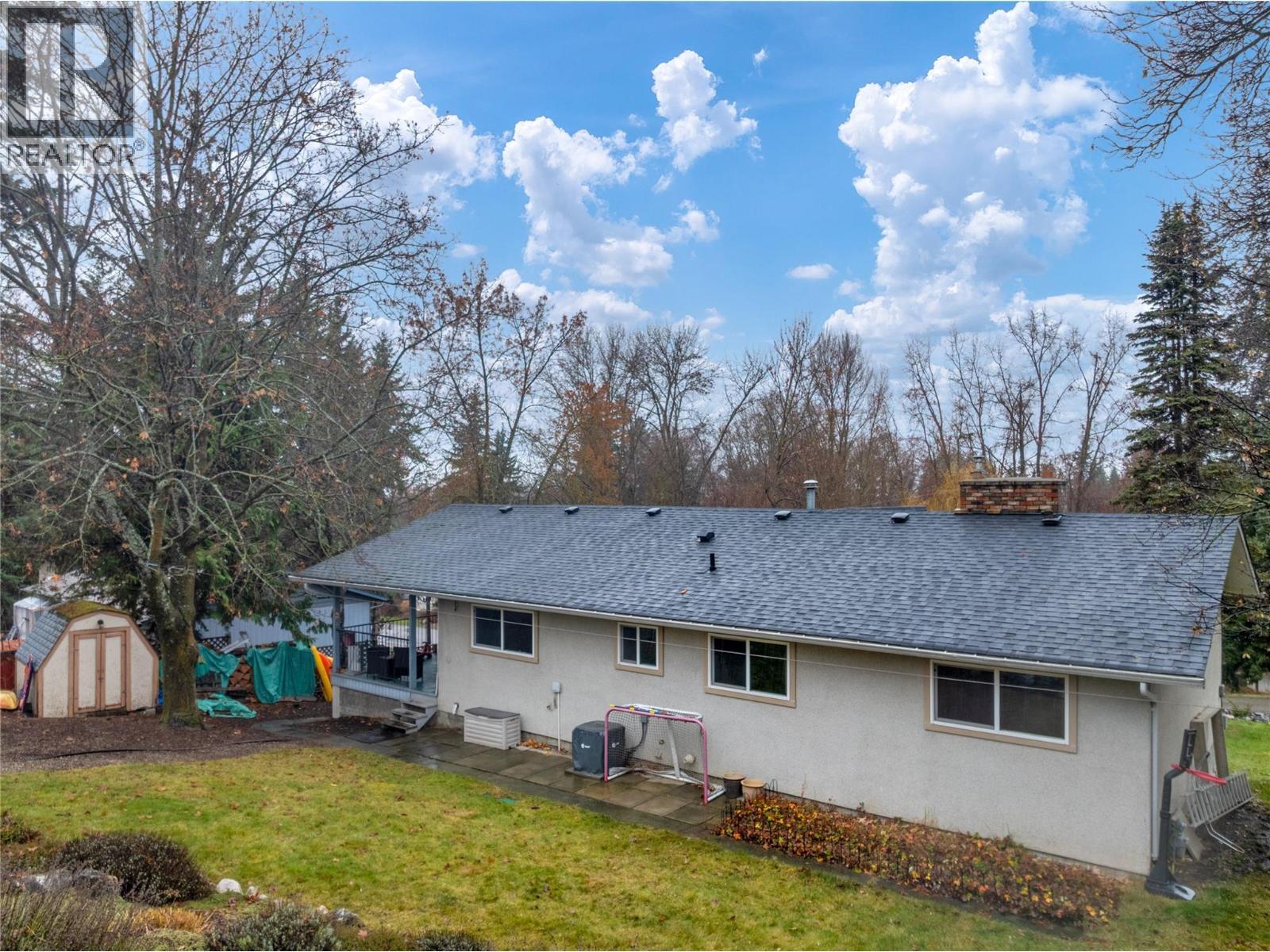 2150 1 Avenue Ne, Salmon Arm, BC - Outdoor