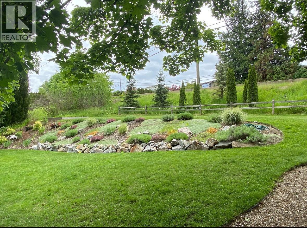 2150 1 Avenue Ne, Salmon Arm, BC - Outdoor