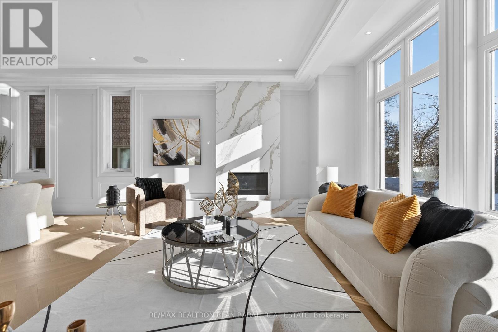 70 Abitibi Avenue, Toronto, ON - Indoor Photo Showing Living Room