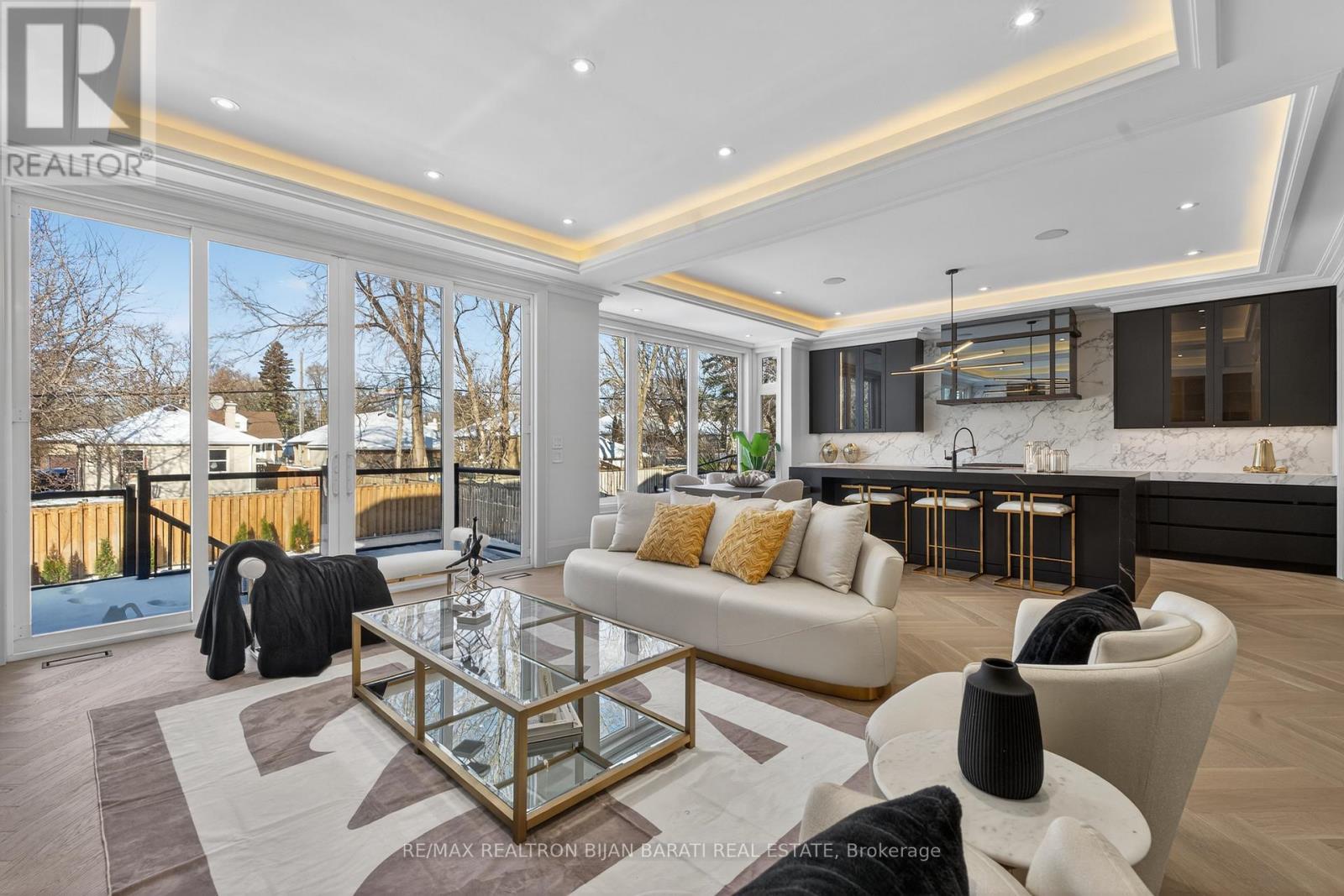 70 Abitibi Avenue, Toronto, ON - Indoor Photo Showing Living Room