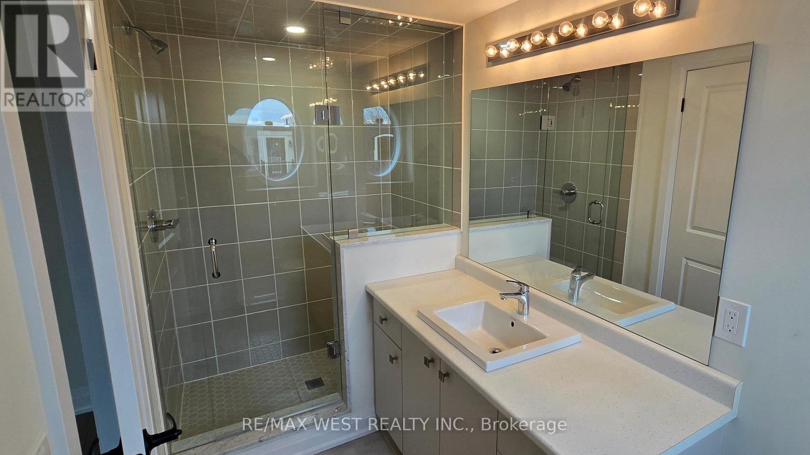 35 Marret Lane, Clarington, ON - Indoor Photo Showing Bathroom