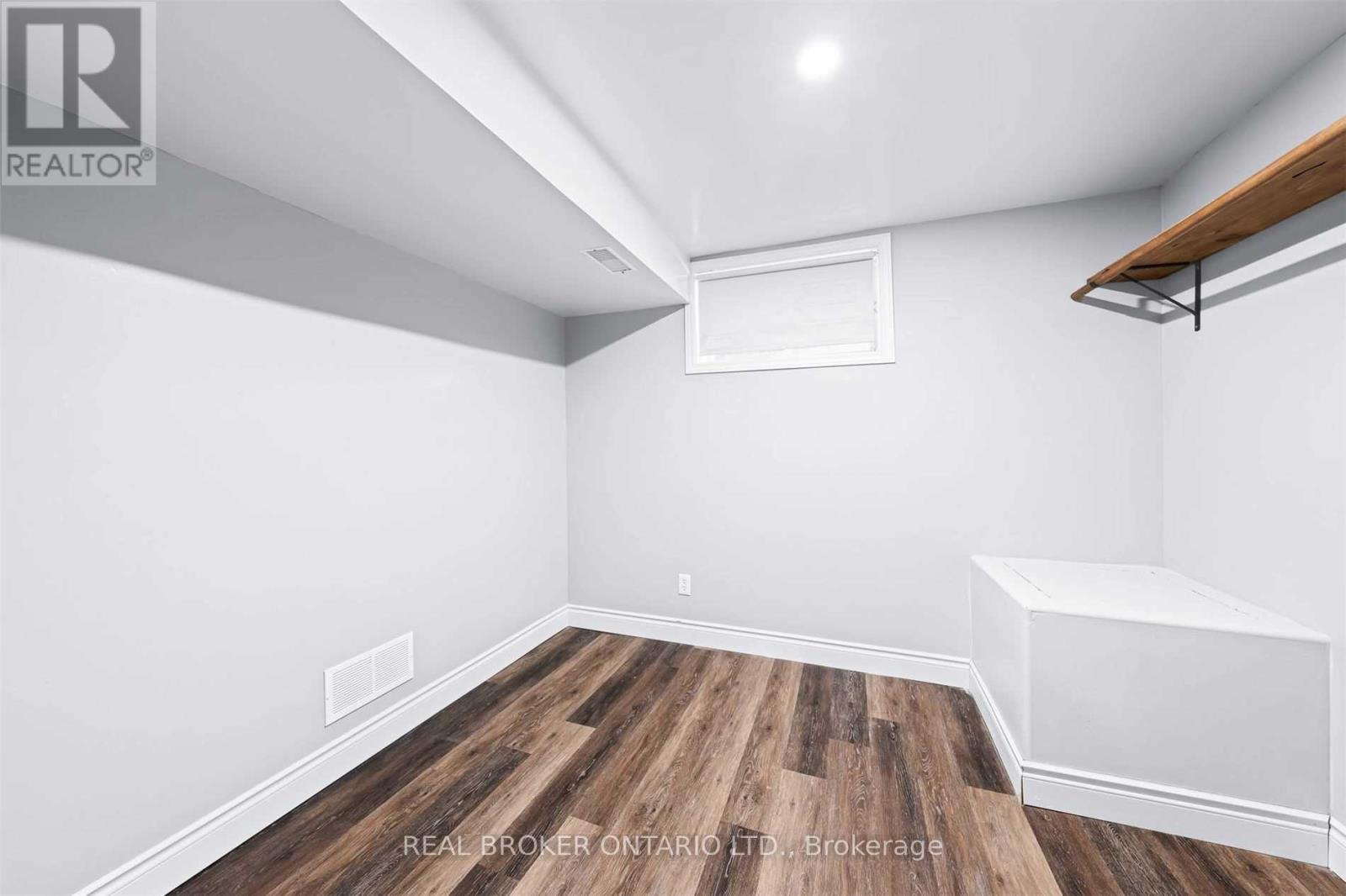 141 Cunningham Drive, New Tecumseth, ON - Indoor Photo Showing Other Room