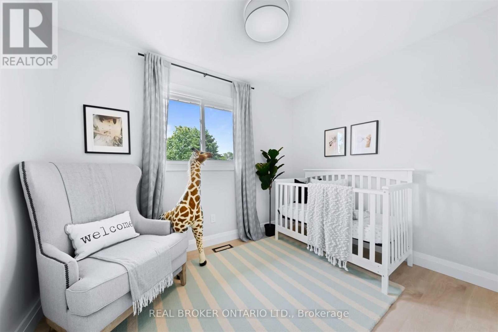141 Cunningham Drive, New Tecumseth, ON - Indoor Photo Showing Bedroom
