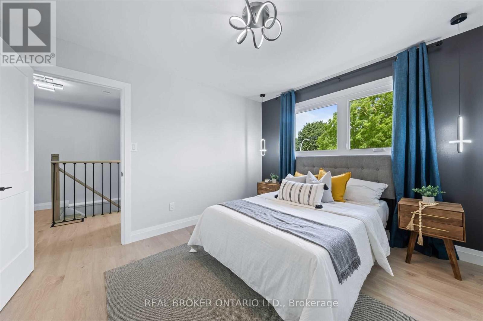 141 Cunningham Drive, New Tecumseth, ON - Indoor Photo Showing Bedroom