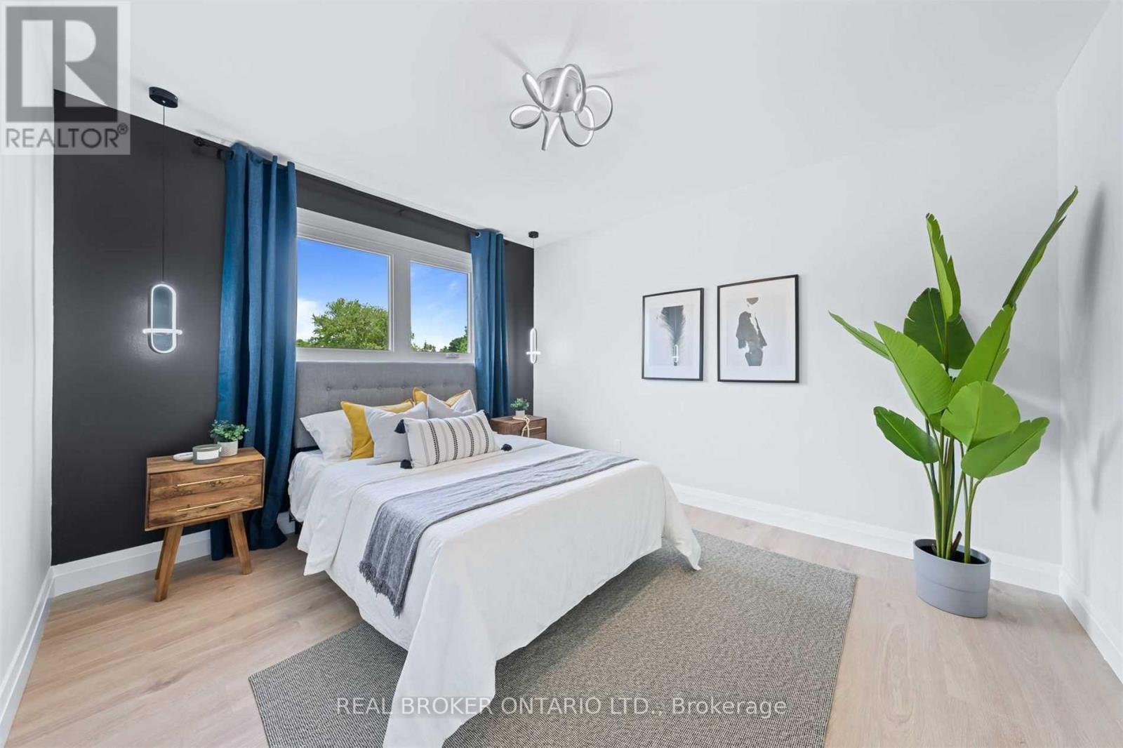 141 Cunningham Drive, New Tecumseth, ON - Indoor Photo Showing Bedroom