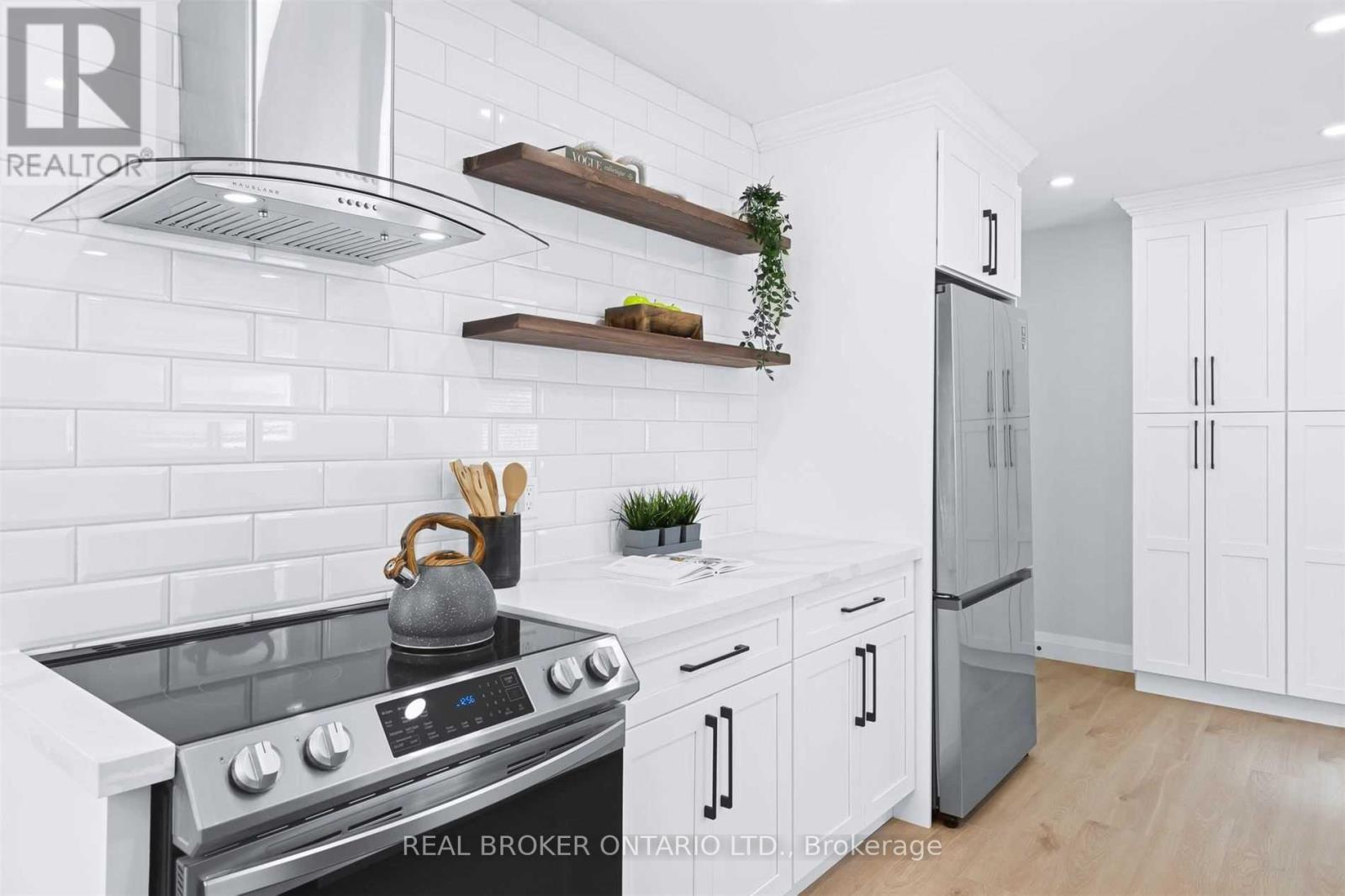 141 Cunningham Drive, New Tecumseth, ON - Indoor Photo Showing Kitchen