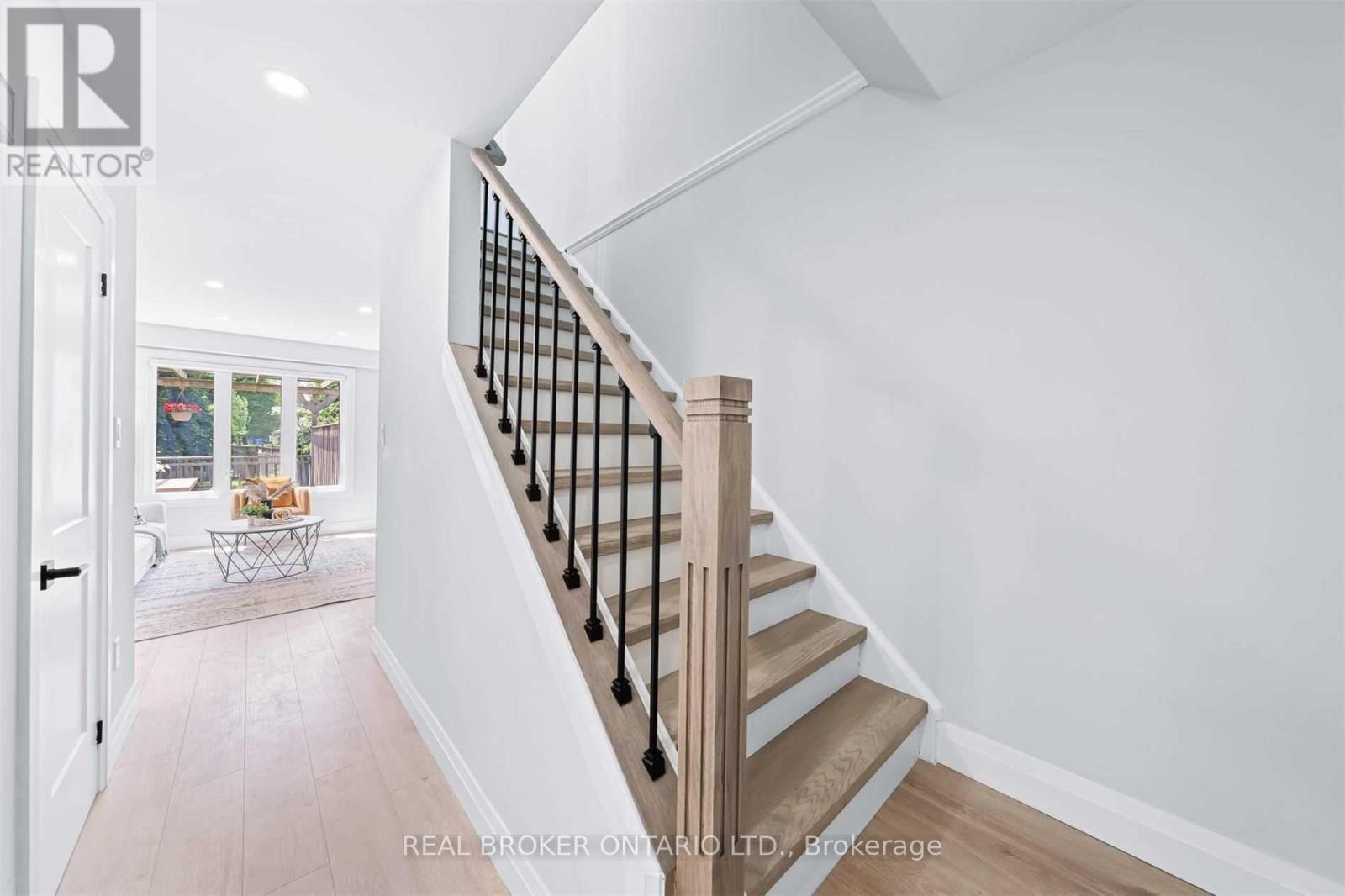 141 Cunningham Drive, New Tecumseth, ON - Indoor Photo Showing Other Room