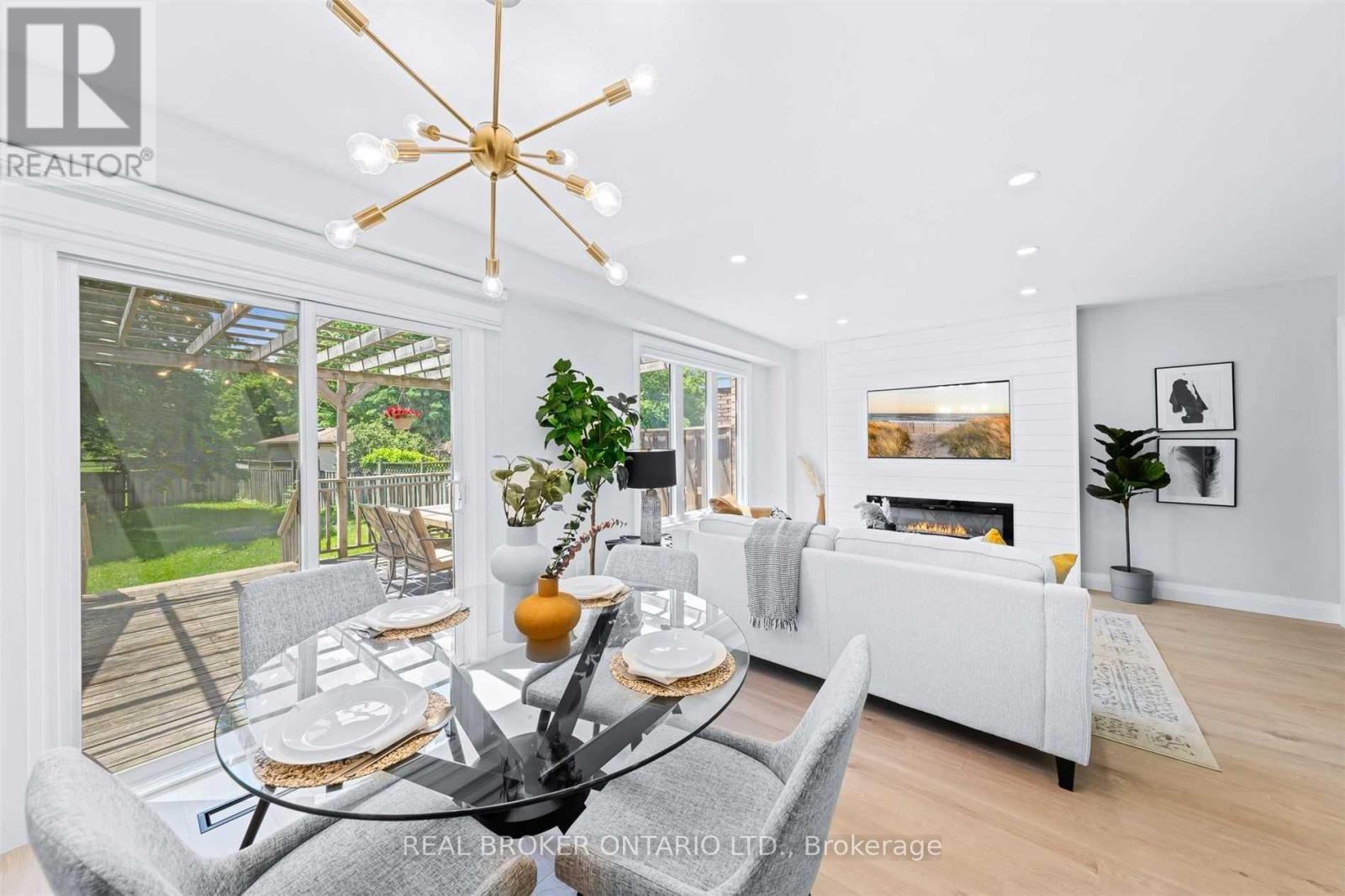 141 Cunningham Drive, New Tecumseth, ON - Indoor With Fireplace