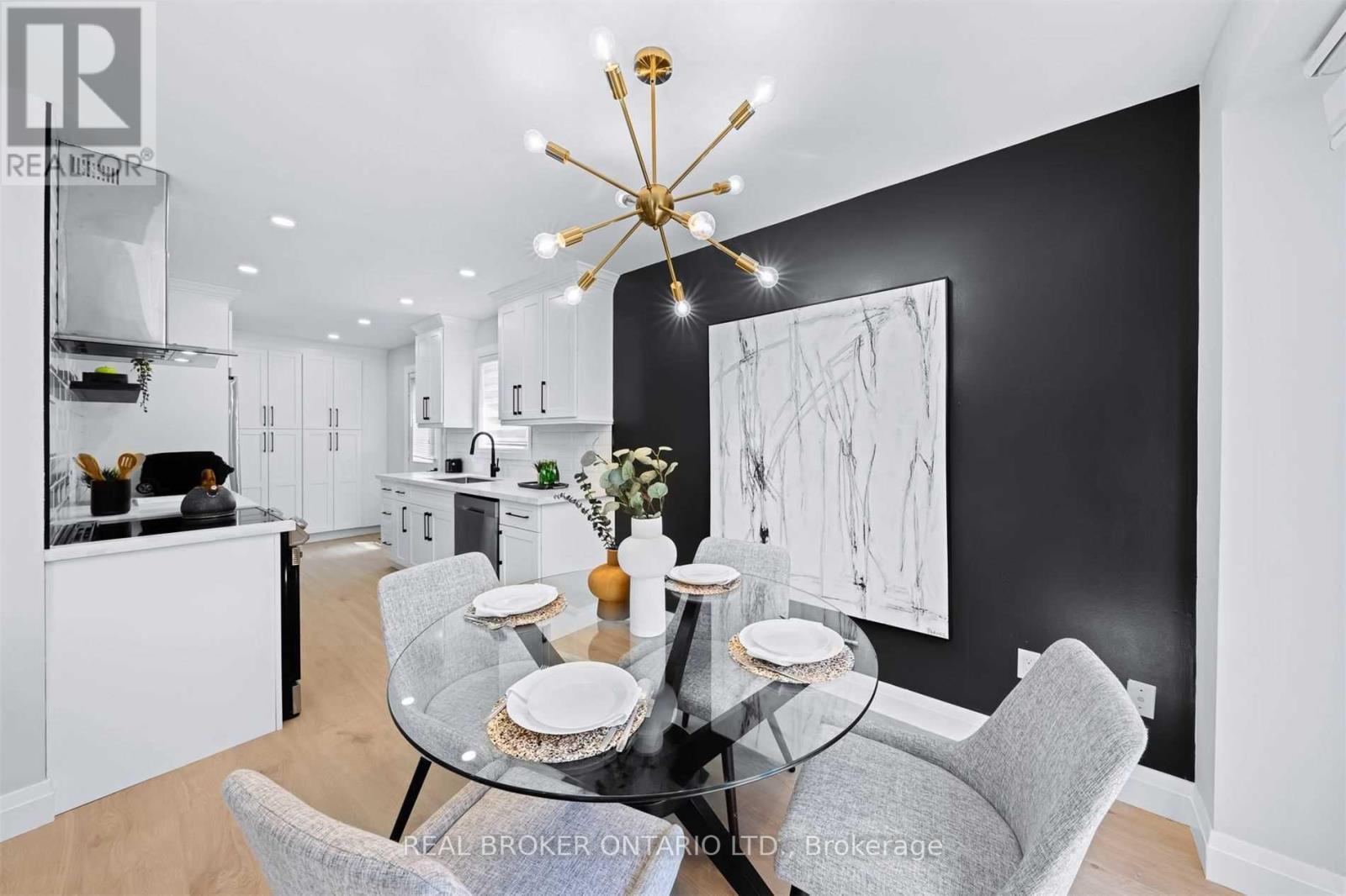 141 Cunningham Drive, New Tecumseth, ON - Indoor Photo Showing Dining Room