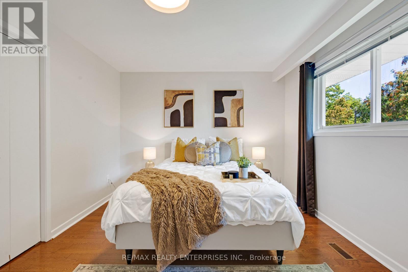 268 Mineola Road E, Mississauga, ON - Indoor Photo Showing Bedroom