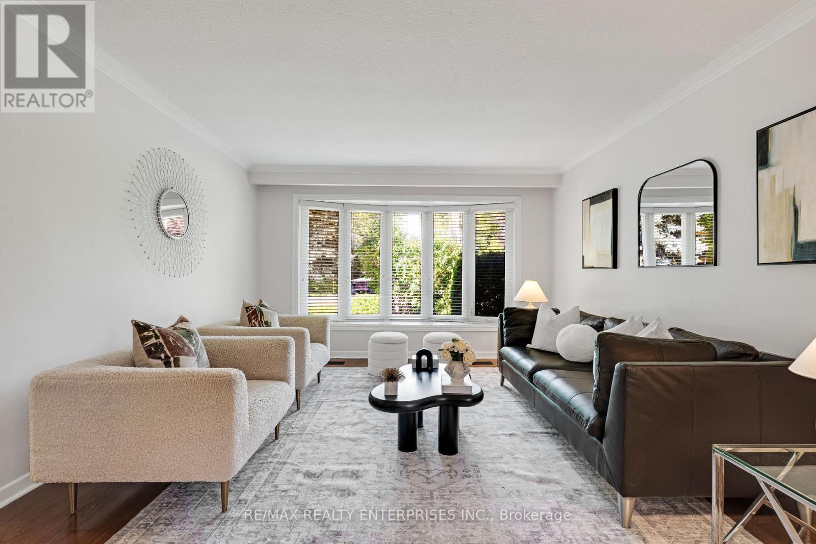 268 Mineola Road E, Mississauga, ON - Indoor Photo Showing Living Room