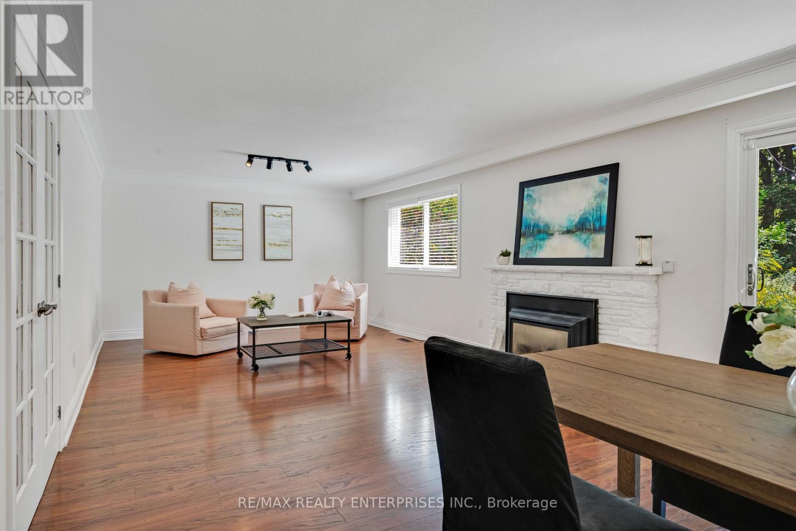 268 Mineola Road E, Mississauga, ON - Indoor With Fireplace