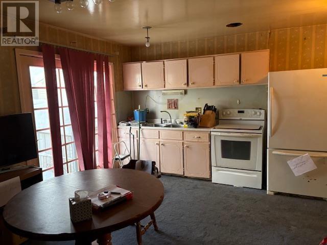 32 Amherst St, Sault Ste. Marie, ON - Indoor Photo Showing Kitchen With Double Sink