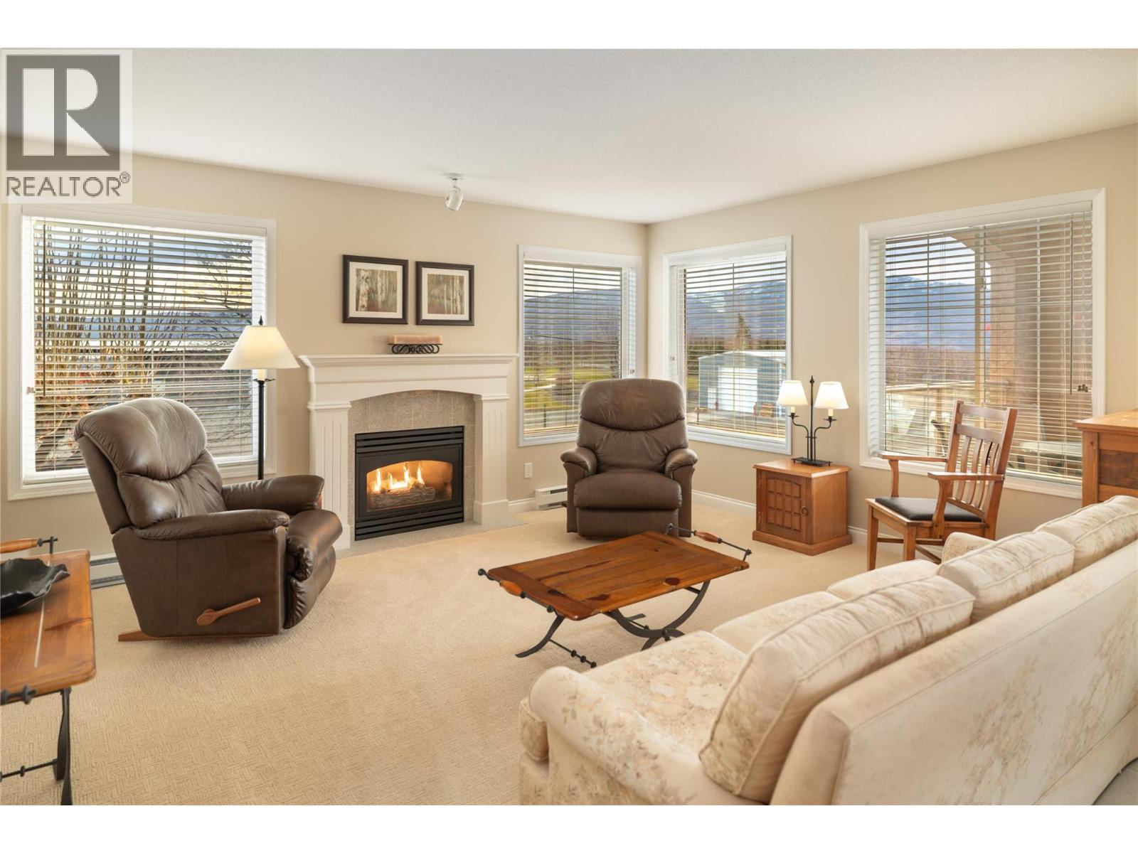 3870 Brown Road Unit# 211, West Kelowna, BC - Indoor Photo Showing Living Room With Fireplace