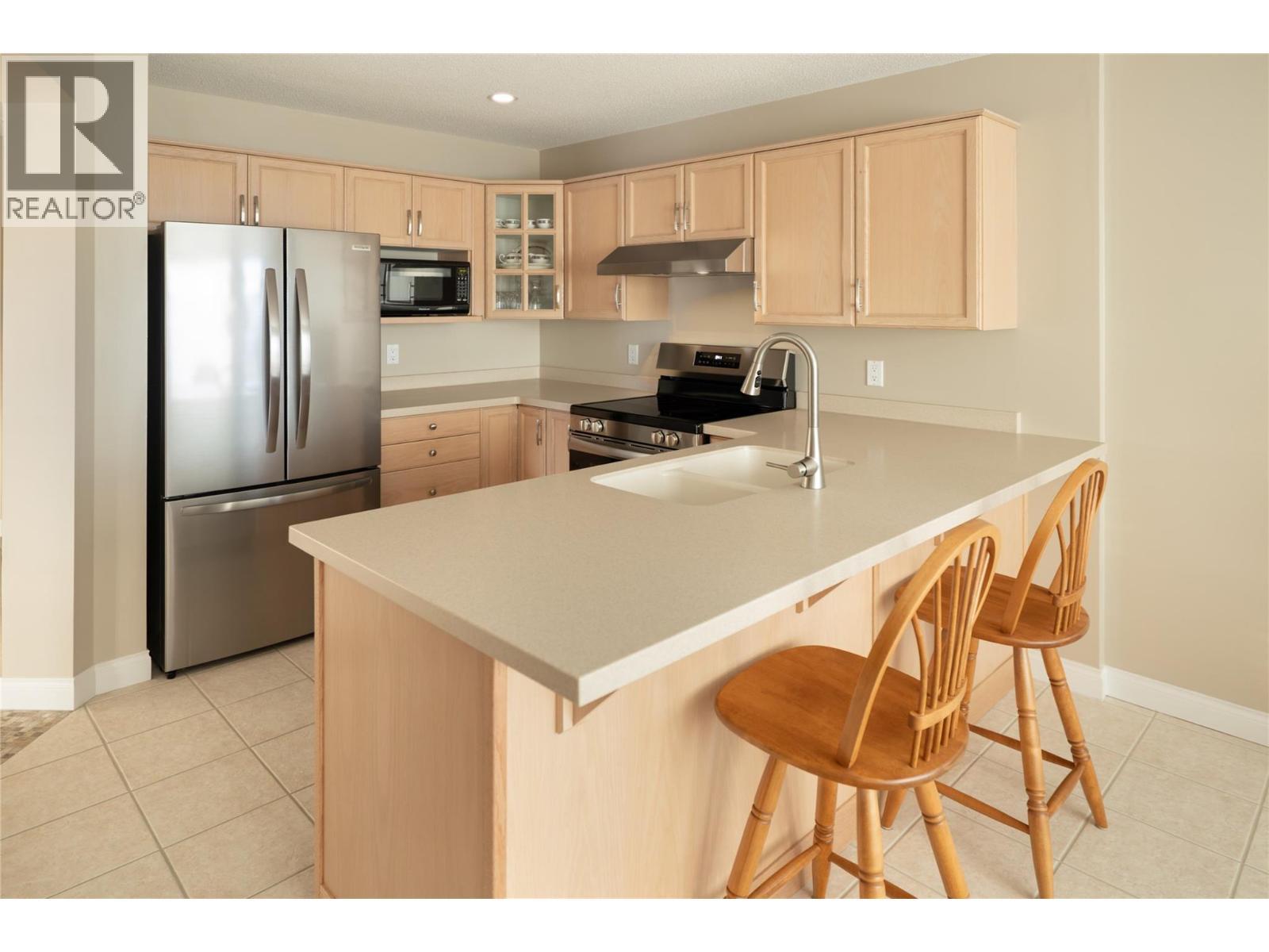 3870 Brown Road Unit# 211, West Kelowna, BC - Indoor Photo Showing Kitchen With Double Sink