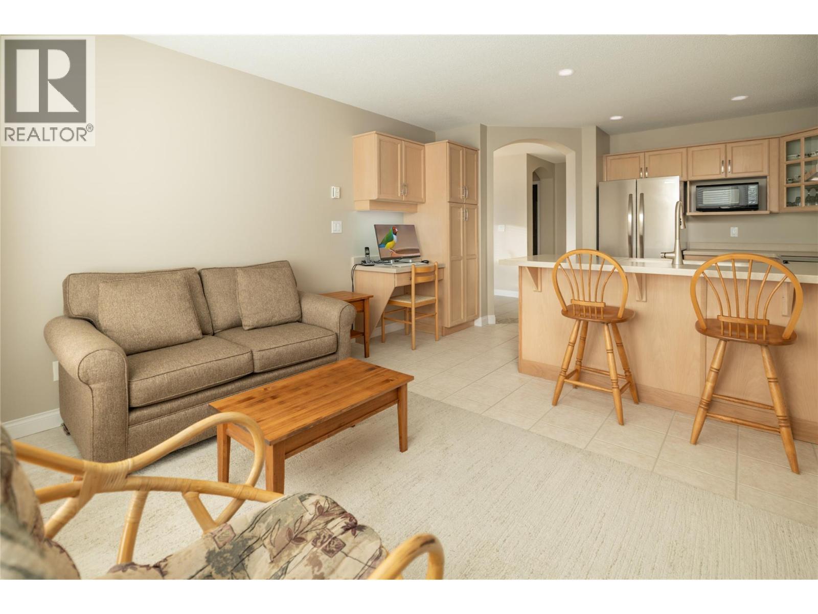 3870 Brown Road Unit# 211, West Kelowna, BC - Indoor Photo Showing Living Room
