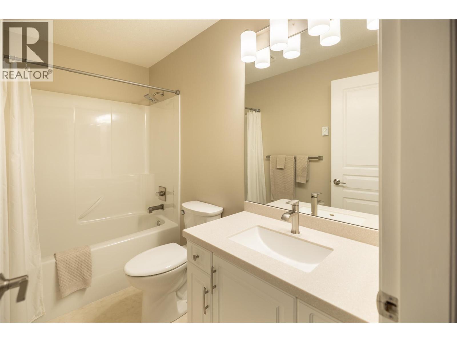 3870 Brown Road Unit# 211, West Kelowna, BC - Indoor Photo Showing Bathroom