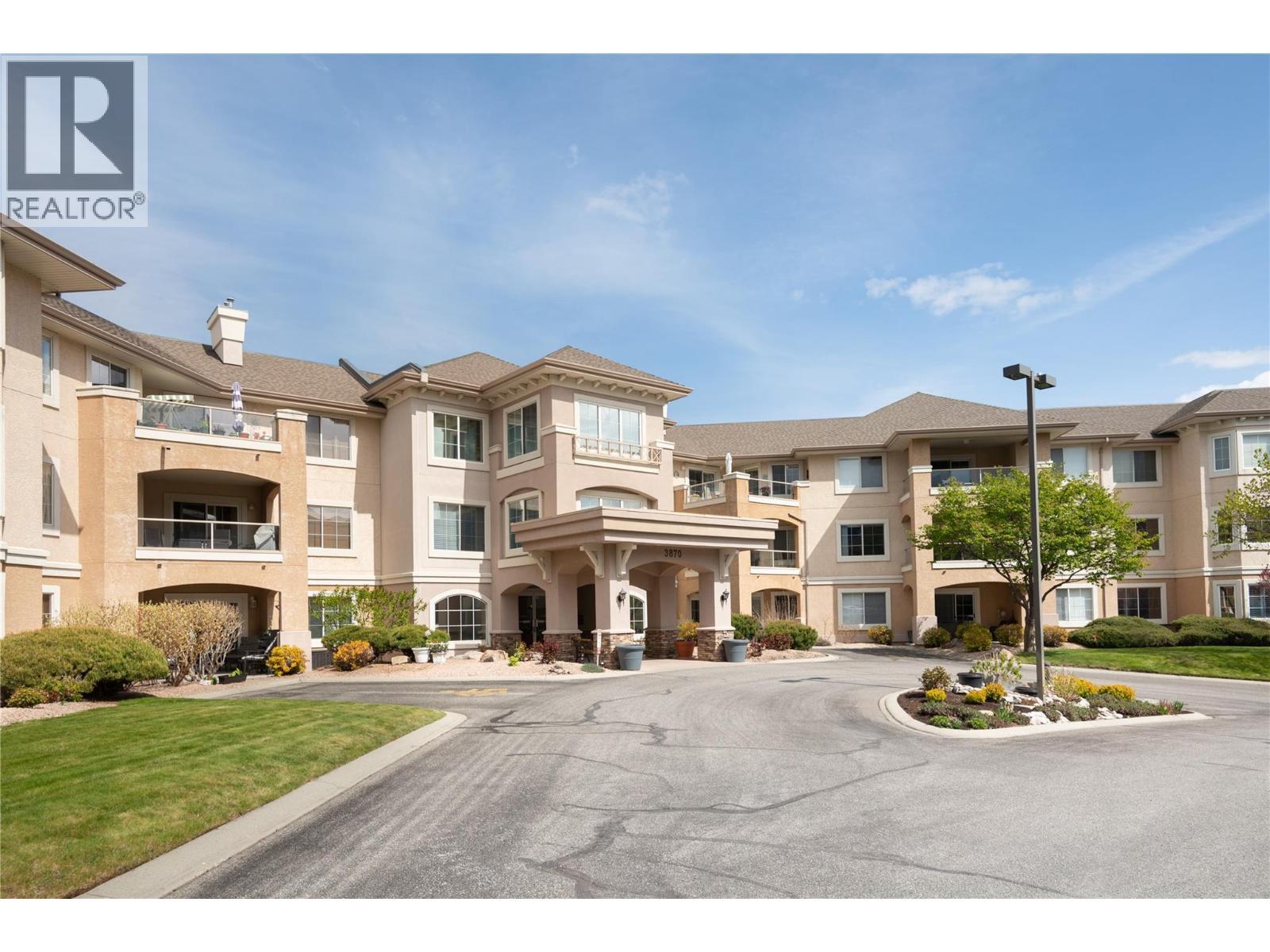 3870 Brown Road Unit# 211, West Kelowna, BC - Outdoor With Balcony With Facade