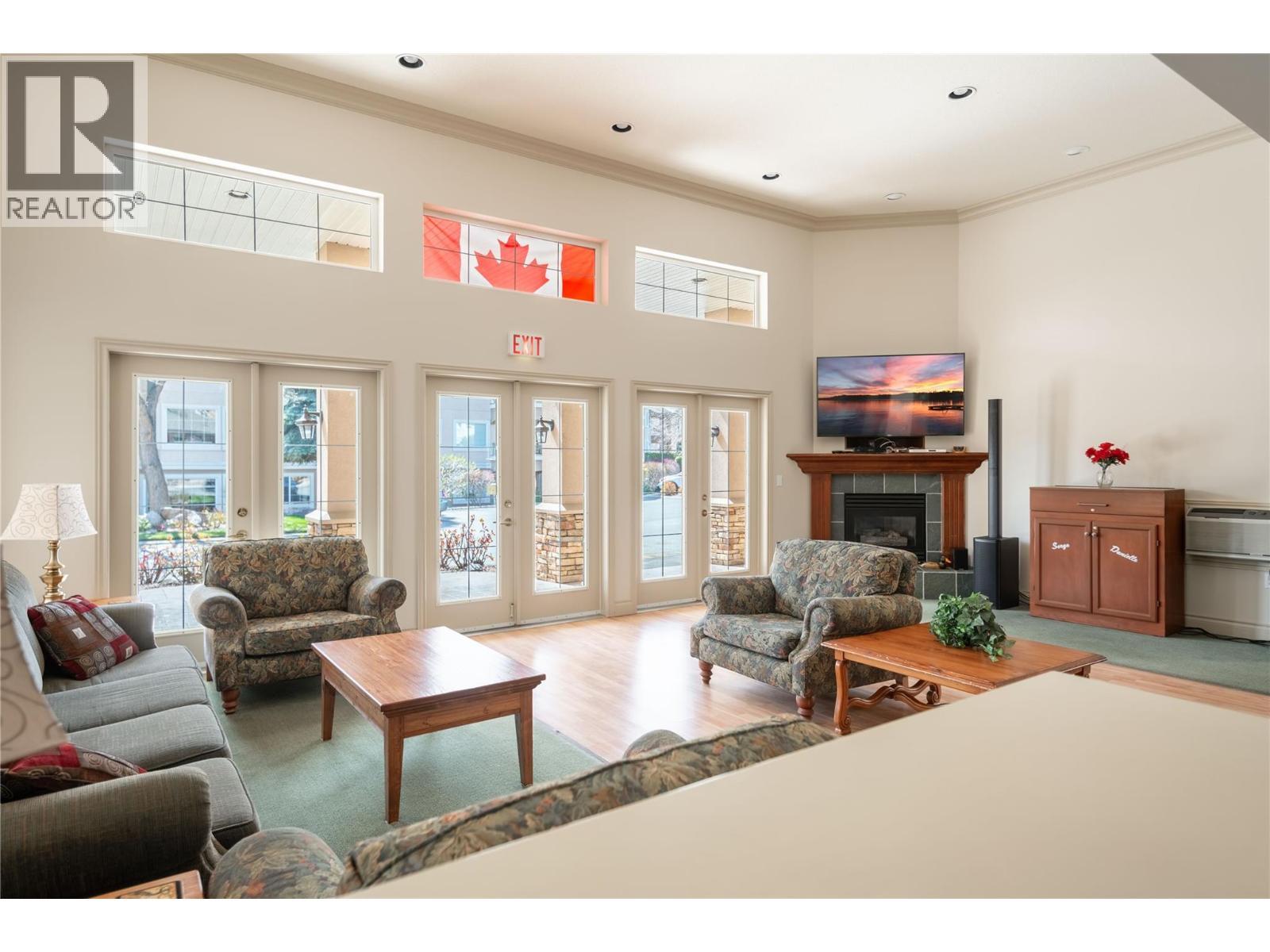 3870 Brown Road Unit# 211, West Kelowna, BC - Indoor Photo Showing Living Room With Fireplace