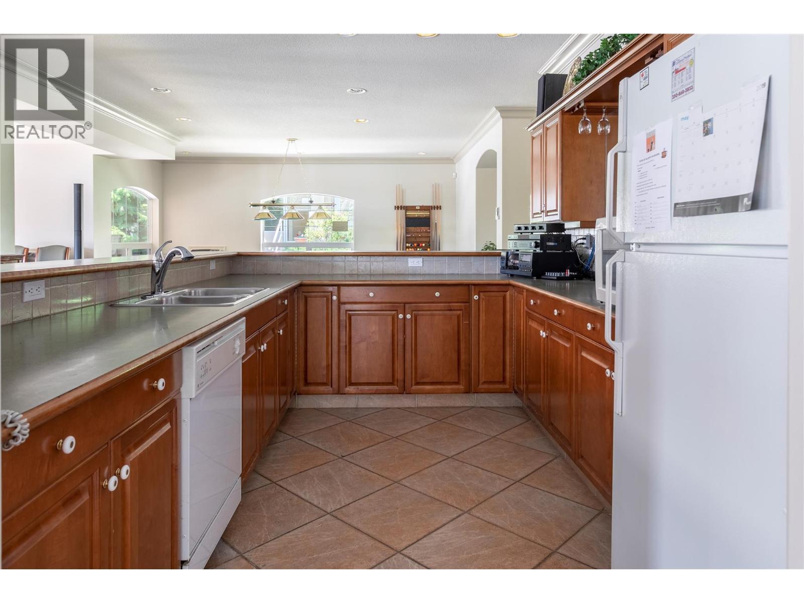 3870 Brown Road Unit# 211, West Kelowna, BC - Indoor Photo Showing Kitchen With Double Sink