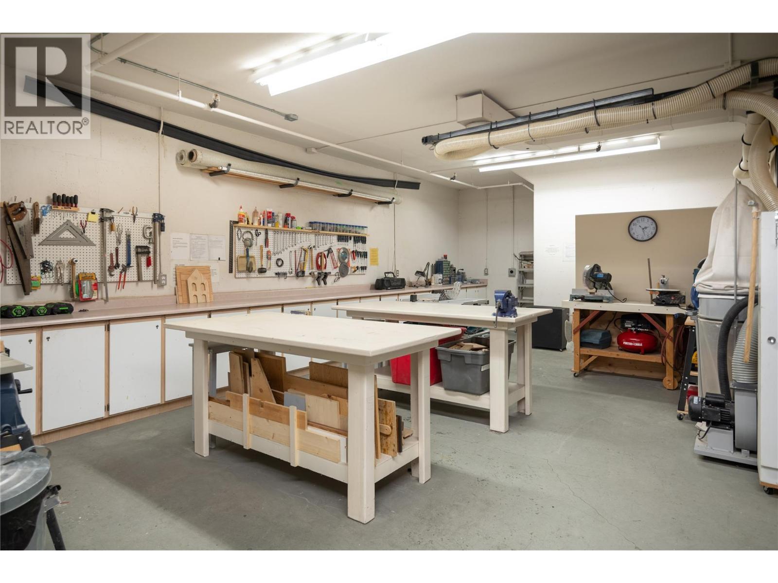 3870 Brown Road Unit# 211, West Kelowna, BC - Indoor Photo Showing Garage