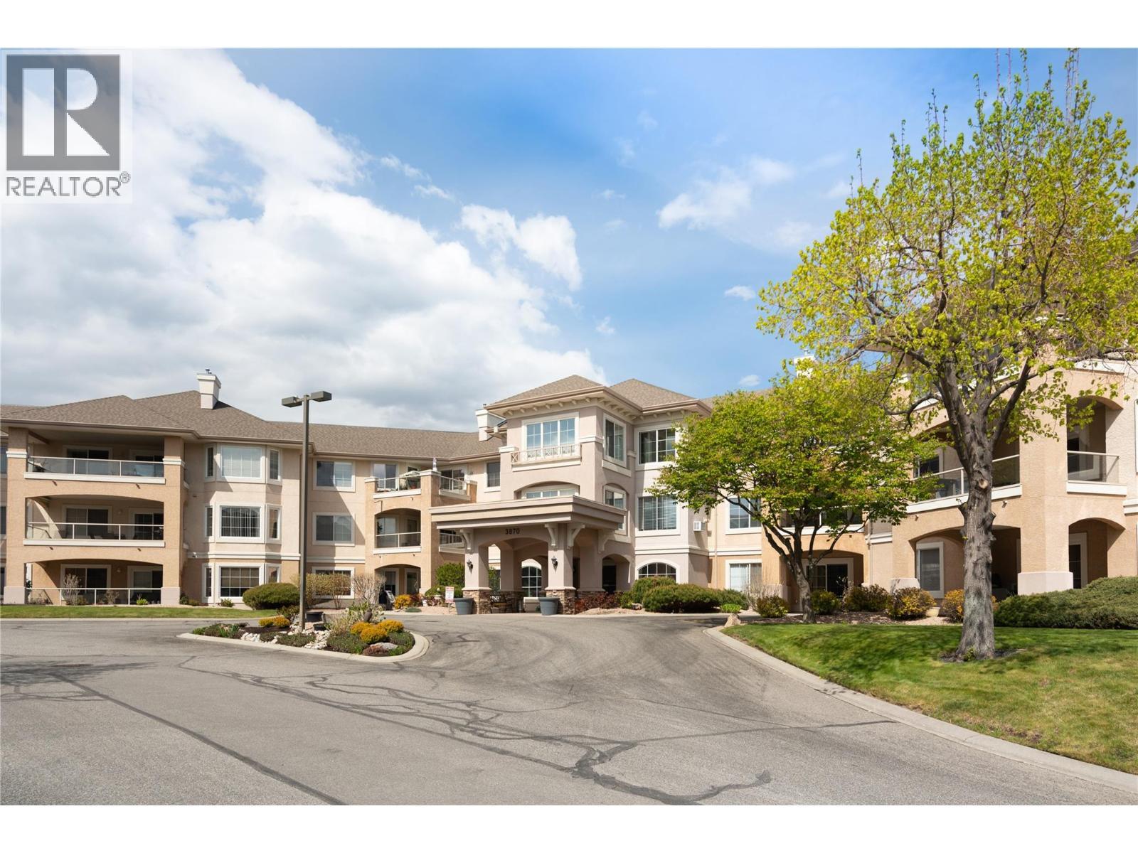 3870 Brown Road Unit# 211, West Kelowna, BC - Outdoor With Balcony With Facade