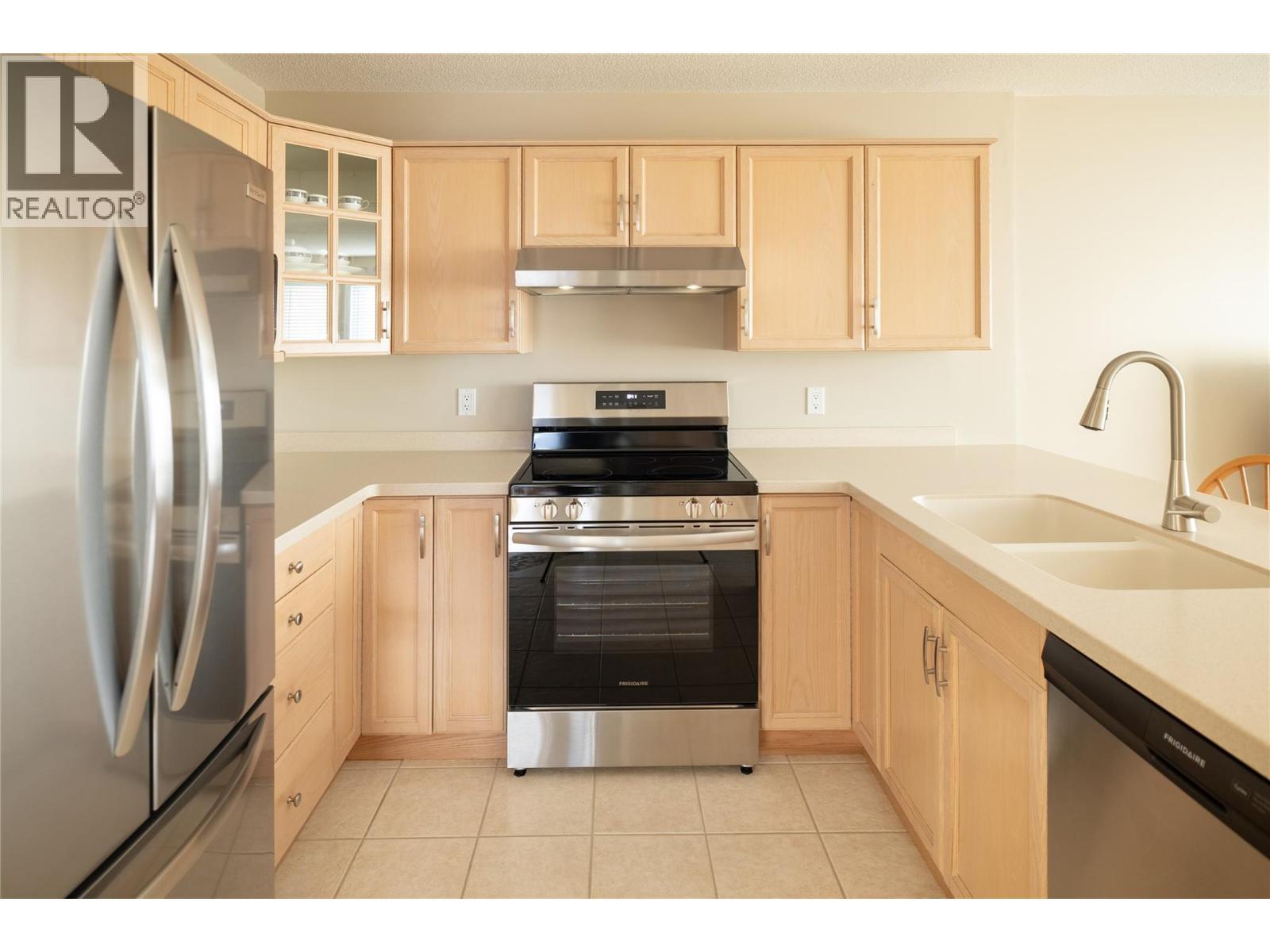 3870 Brown Road Unit# 211, West Kelowna, BC - Indoor Photo Showing Kitchen With Double Sink