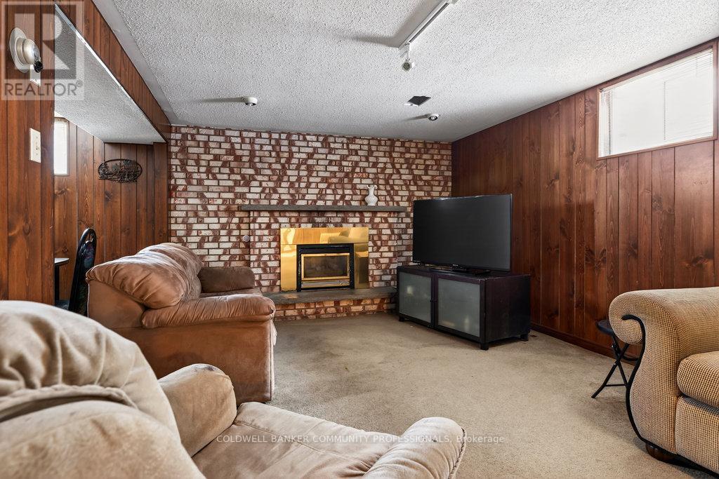 178 Marcella Crescent, Hamilton, ON - Indoor Photo Showing Living Room With Fireplace