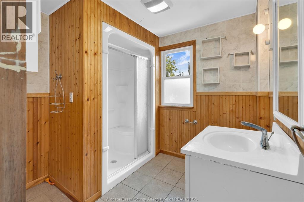 3217 Linwood, Windsor, ON - Indoor Photo Showing Bathroom