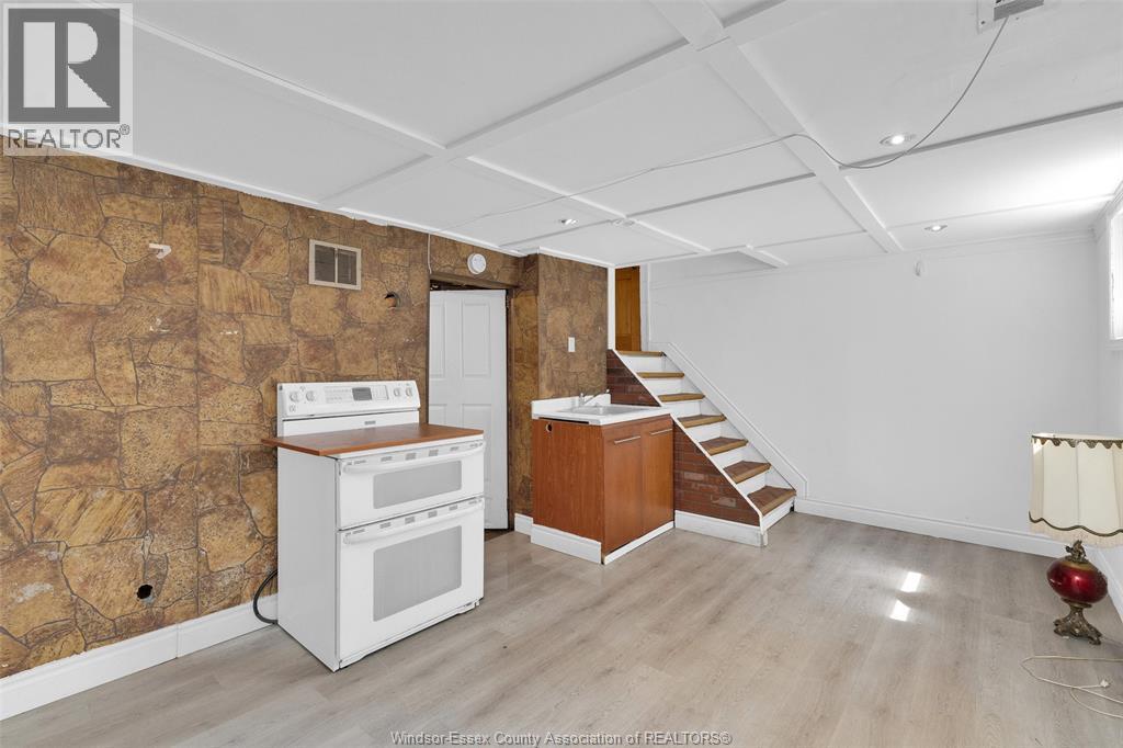 3217 Linwood, Windsor, ON - Indoor