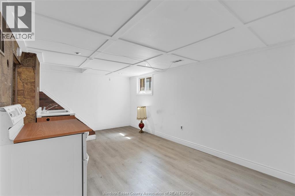 3217 Linwood, Windsor, ON - Indoor Photo Showing Laundry Room