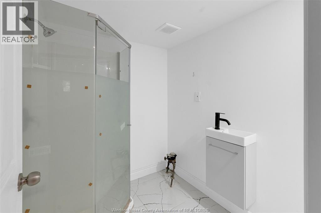 3217 Linwood, Windsor, ON - Indoor