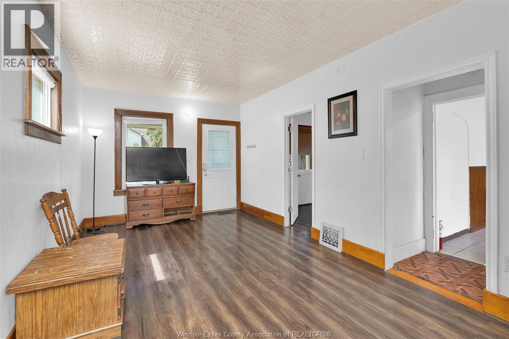 3217 Linwood, Windsor, ON - Indoor