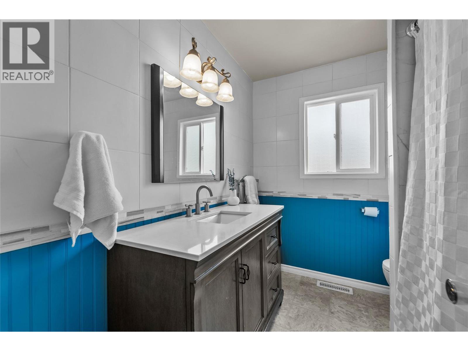 1572 Valleyview Drive, Cache Creek, BC - Indoor Photo Showing Bathroom