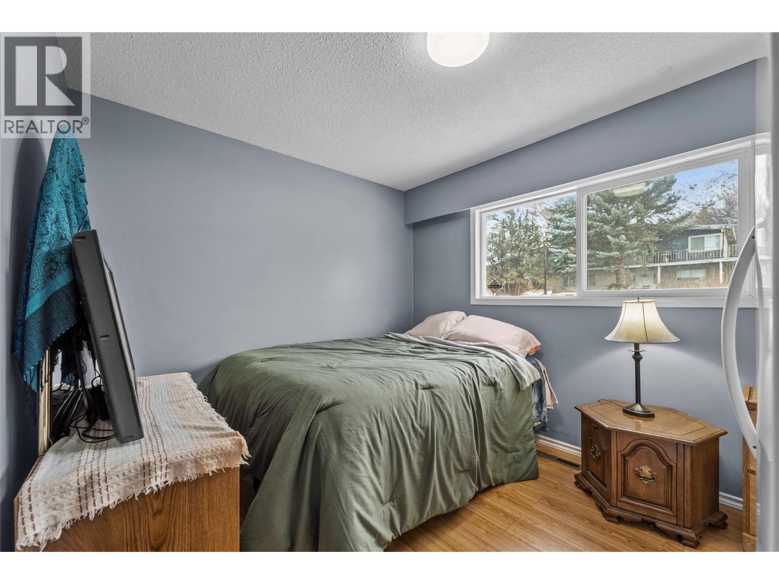 1572 Valleyview Drive, Cache Creek, BC - Indoor Photo Showing Bedroom