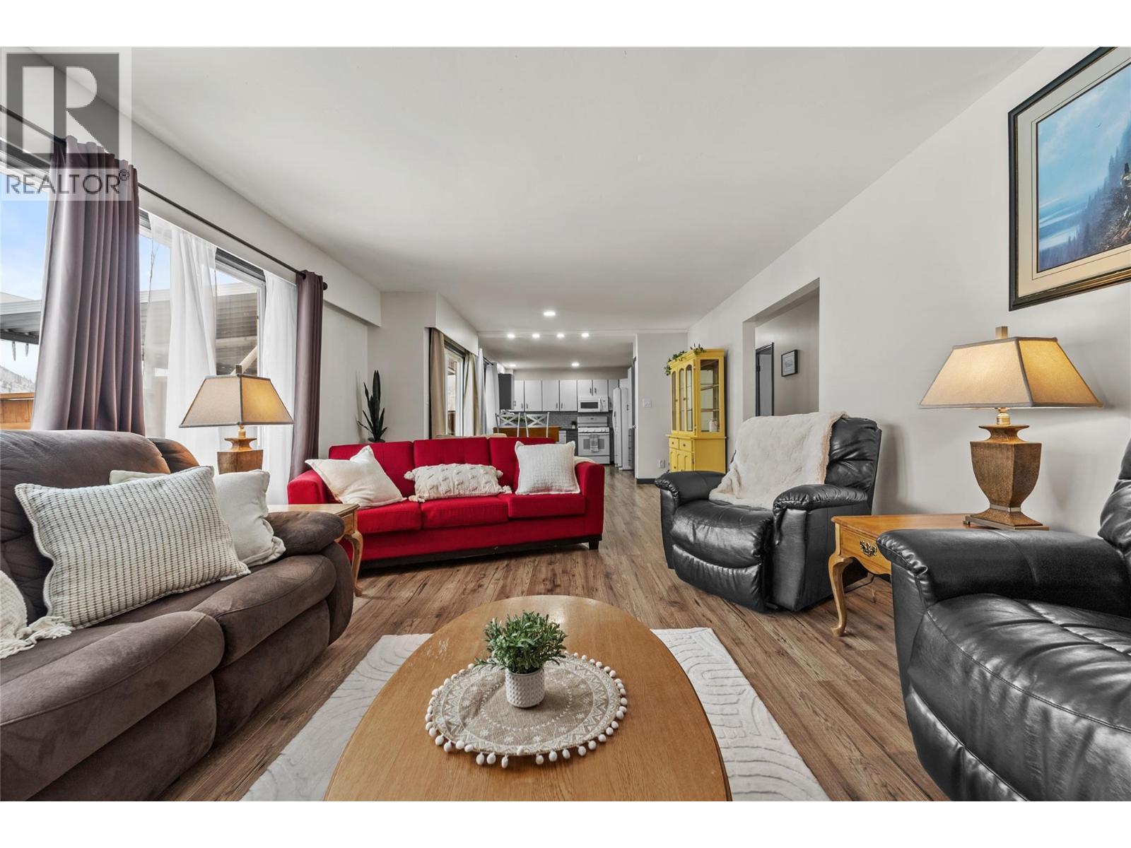 1572 Valleyview Drive, Cache Creek, BC - Indoor Photo Showing Living Room