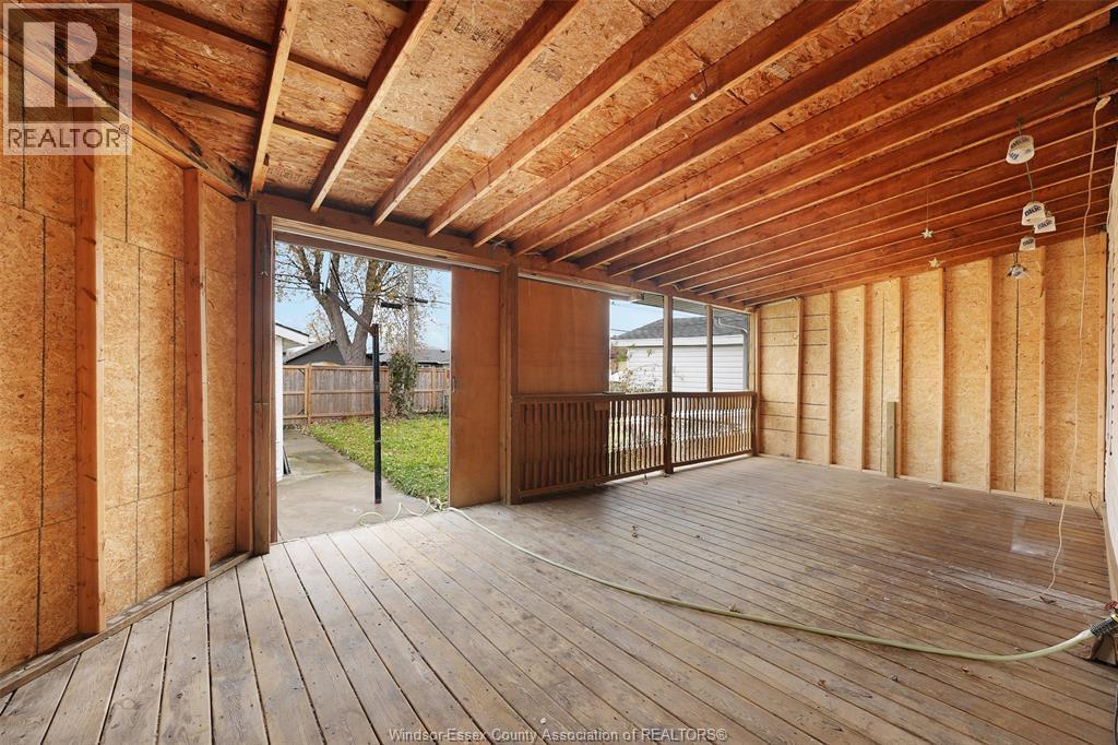 2157 Wellesley Ave, Windsor, ON - With Deck Patio Veranda With Exterior