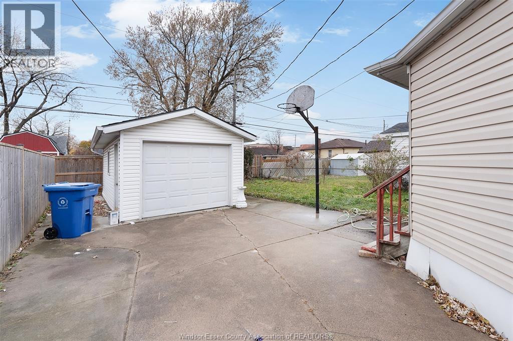 2157 Wellesley Ave, Windsor, ON - Outdoor With Exterior