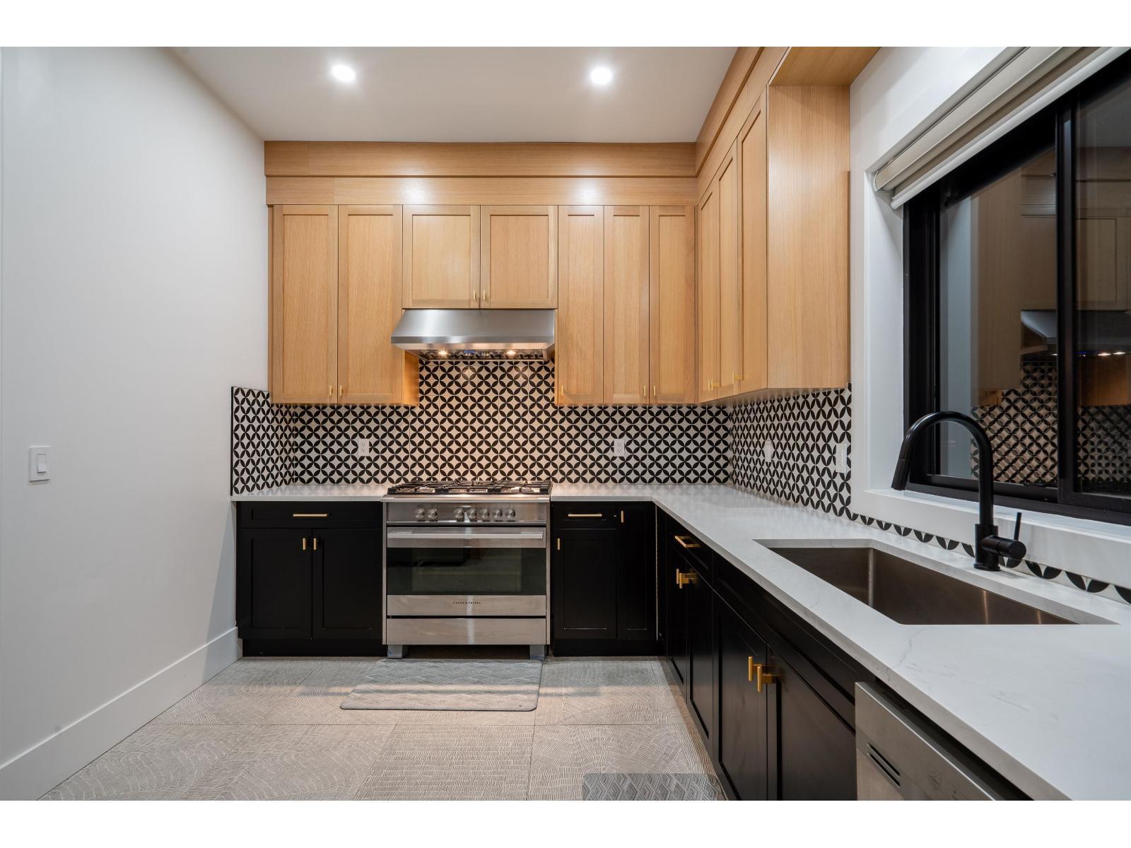 16850 106 Avenue, Surrey, BC - Indoor Photo Showing Kitchen