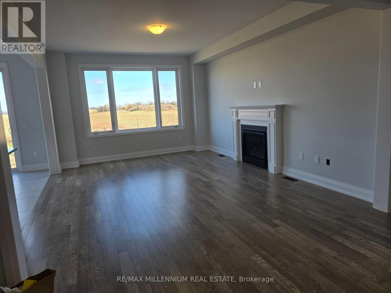 901 Knights Lane, Woodstock, ON - Indoor Photo Showing Living Room With Fireplace