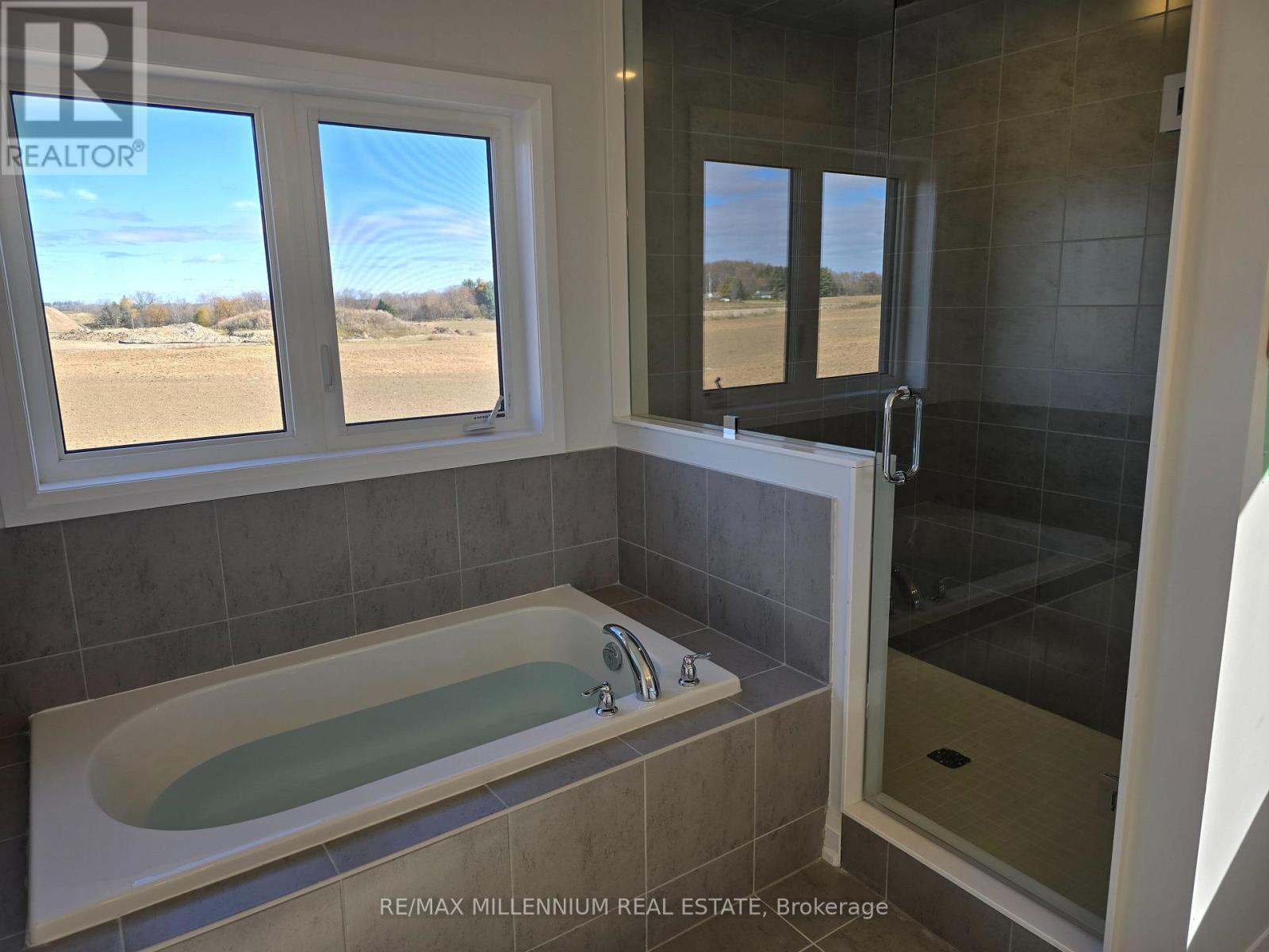 901 Knights Lane, Woodstock, ON - Indoor Photo Showing Bathroom