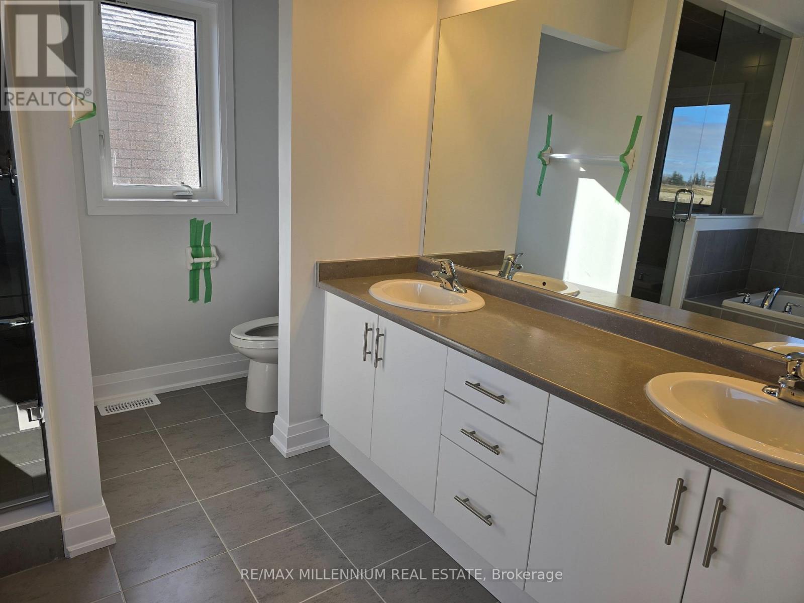 901 Knights Lane, Woodstock, ON - Indoor Photo Showing Bathroom