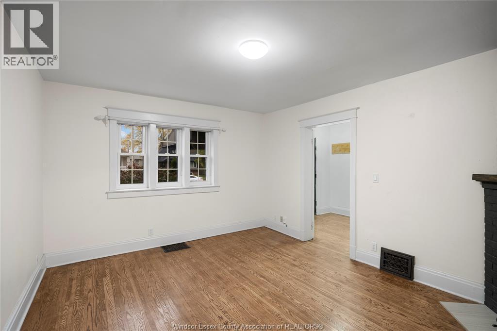 1752 Oneida, Windsor, ON - Indoor Photo Showing Other Room