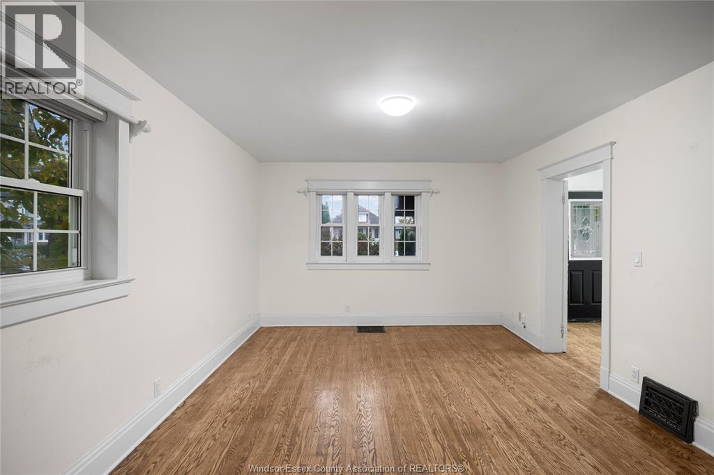 1752 Oneida, Windsor, ON - Indoor Photo Showing Other Room